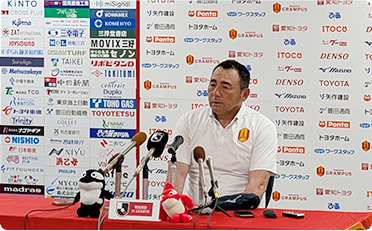 記者会見場バック
